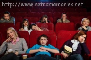 18191987-grupo-de-gente-aburrida-viendo-pelicula-en-el-cine