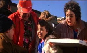 Lo mejor que hacen los padres de los Goonies por sus hijos es llevarles pizza.