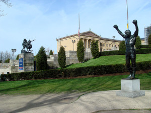 La mítica estatua dedicada a Rocky Balboa vista por primera vez en "Rocky III".